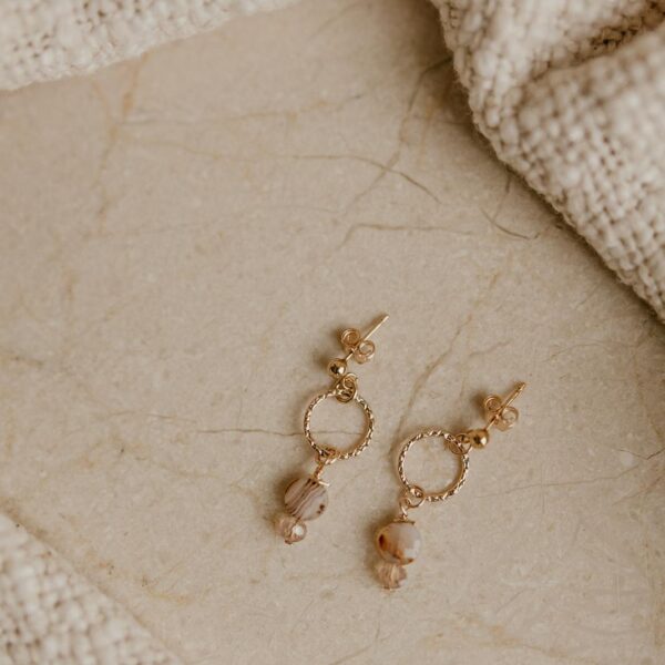 Oorbel edelstenen donker beige